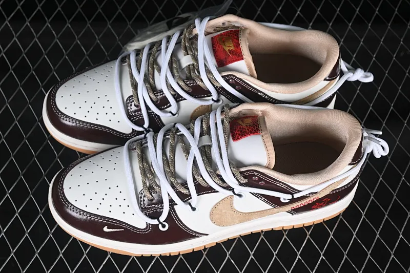 All categories Nk SB Dunk Series Nk SB Dunk Low High-end customized low-top sneakers Nike SB Dunk Low Year of the Snake series Strap glossy brown hook Anniversary high-end customized low-top casual sneakers YX5066-290